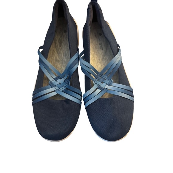 Clarks Cloudsteppers Women's Shoes 9.5 Navy‎ Flats Comfort Slip-On NWO - Picture 1 of 6